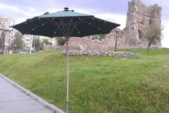 Solarni suncobran zeleni