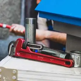 Kle&scaron;ta za cevi pode&scaron;avajuća prava 492/6 1"(8") UNIOR