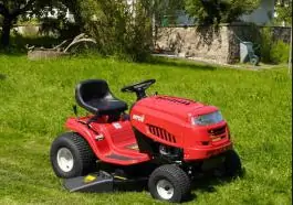 Benzinski traktor za ko&scaron;enje trave Smart RF 125 MTD