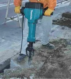 Elektropneumatski čekić-&scaron;temarica HM1801 MAKITA