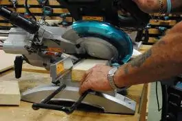 Potezno nagibna testera 1430W LS1018L MAKITA