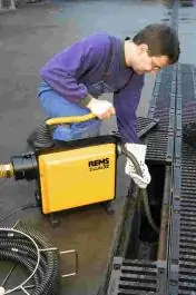 Električni uredjaj za či&scaron;ćenje cevi Cobra 22 REMS