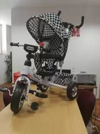 Tricikl sa podesivim nagibom naslona model 407 crno-beli