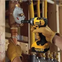 Akumulatorski udarni odvijač 1/2" 18V 4Ah DCF880M2 DeWALT