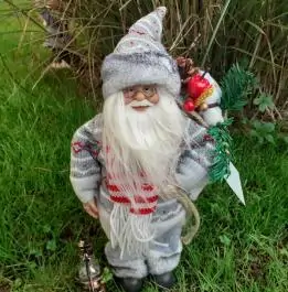 Deda Mraz sivi sa fenjerom i džakom 30 cm