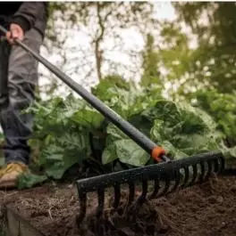 Fiskars grabulje Solid™ Soil Rake