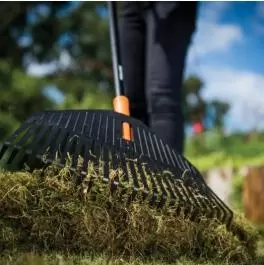 Fiskars grabulje za lišće Solid™ Leaf Rake Medium