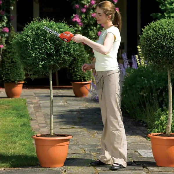 Black+Decker akumulatorske makaze za travu i ogradu GSBD700