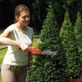 Black+Decker akumulatorske makaze za travu i ogradu GSBD700