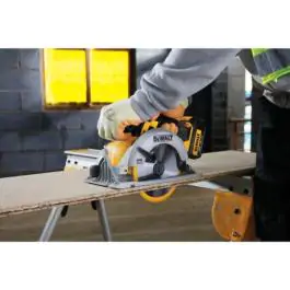 DeWalt akumulatorska kružna testera 18V XR 165mm, bez baterija i punjača DCS391NT