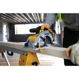 DeWalt akumulatorska kružna testera 18V XR 165mm, bez baterija i punjača DCS391NT