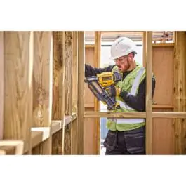 DeWalt DCN930P2 18V XR akumulatorski pištolj za eksere, 2×5.0 Ah baterije, punjač i kofer