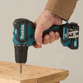 Akumulatorska bušilica - odvijač korišćena DF332DZ Makita