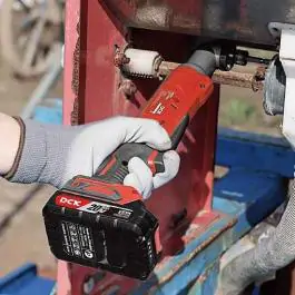 Akumulatorski ugaoni udarni odvijač sa 2 baterije i punjačem 20V DCK KDPL05-8AM