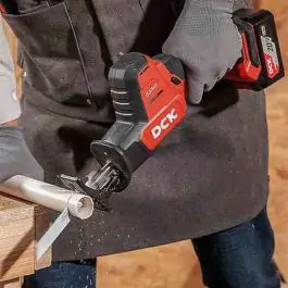 DCK KDJF22EK akumulatorska univerzalna testera 20V bez četkica sa 2x4.0Ah baterije i punjačem