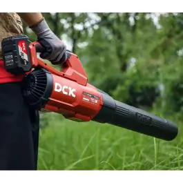 DCK KDLB20151HK akumulatorski duvač lišća 20V bez četkica sa 6.0Ah baterijom i punjačem