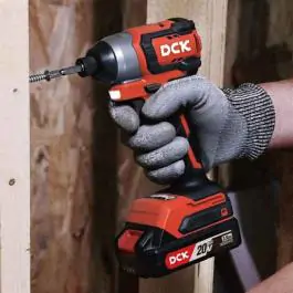 DCK KDPL165AM akumulatorski udarni odvrtač – 20V, bez četkica, sa 2 baterije i punjačem