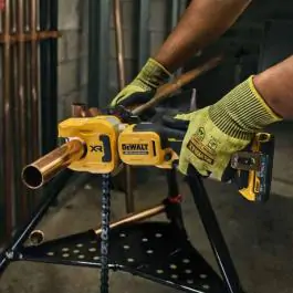 DeWalt DCE154N akumulatorski sekač za bakarne cevi, bez baterije i punjača, 18V