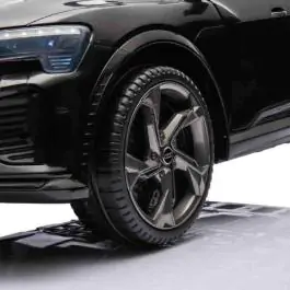 Audi SQ8 E-Tron  Crni