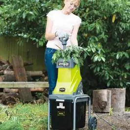 Drobilica (seckalica) za grane, 2500 W - RYOBI RSH2545B
