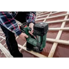 Metabo NFR 18 LTX 90 BL (612090800) – akumulatorski zabijač eksera do 90 mm, 18 V, 2 × 4,0 Ah