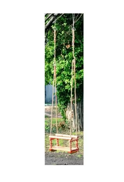 Drvena ljuljaška sa ogradom